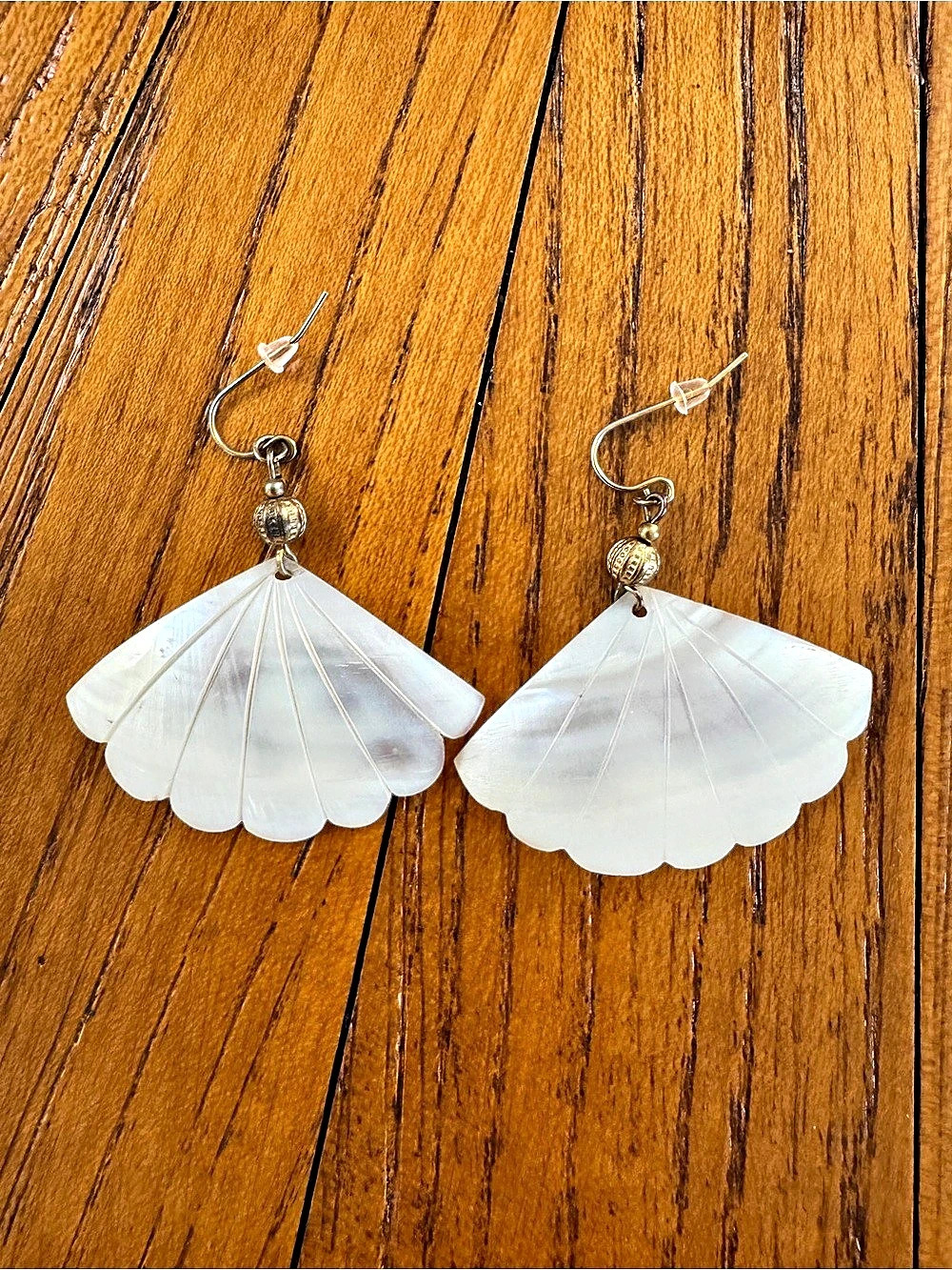 Vintage 1980s Mother of Pearl Shell Fan Drop Earrings